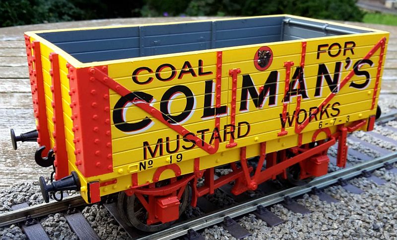 Accucraft 7 planks wagons