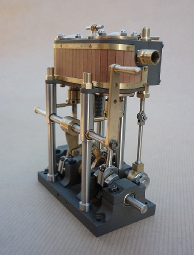 Double expansion/twee cylinder compound
