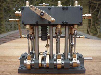 Triple expansion/twee cylinder compound